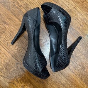 Vera Wang Lavender Label Black Snakeskin Heels